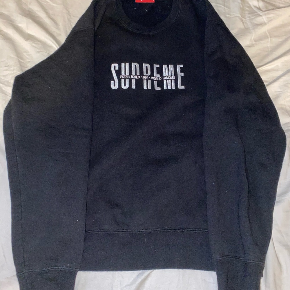 Supreme crew neck, Size medium.